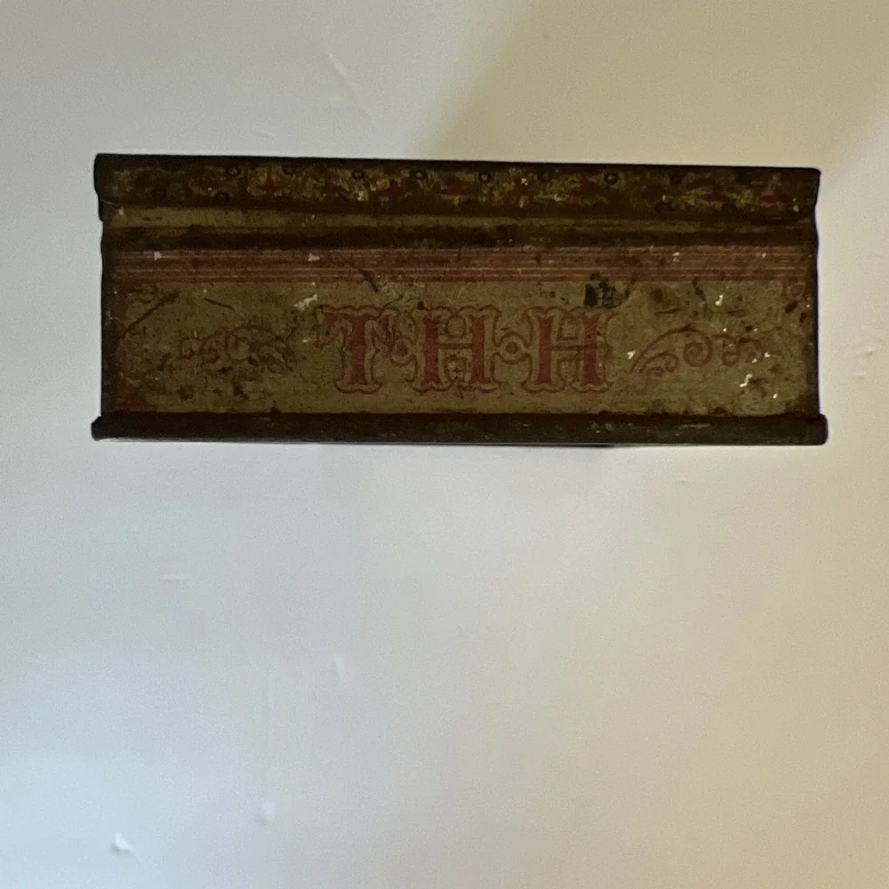 Vintage Between the Acts Little Cigars Tin The American‎ Tobacco CO.